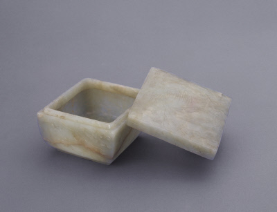 图片[1]-Green white jade Zigang style cross branch flower pattern square box-China Archive